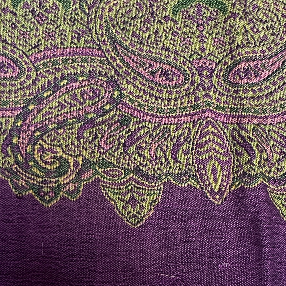 The MET - exclusive Purple and Green Paisley wool and silk Scarf - Picture 3 of 5